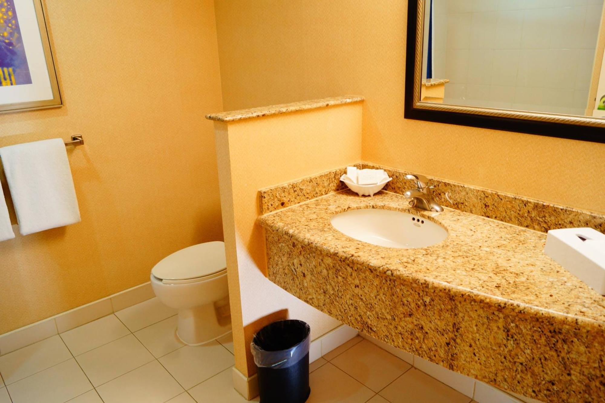 Habitación Doble con 2 camas dobles y vistas a la ciudad